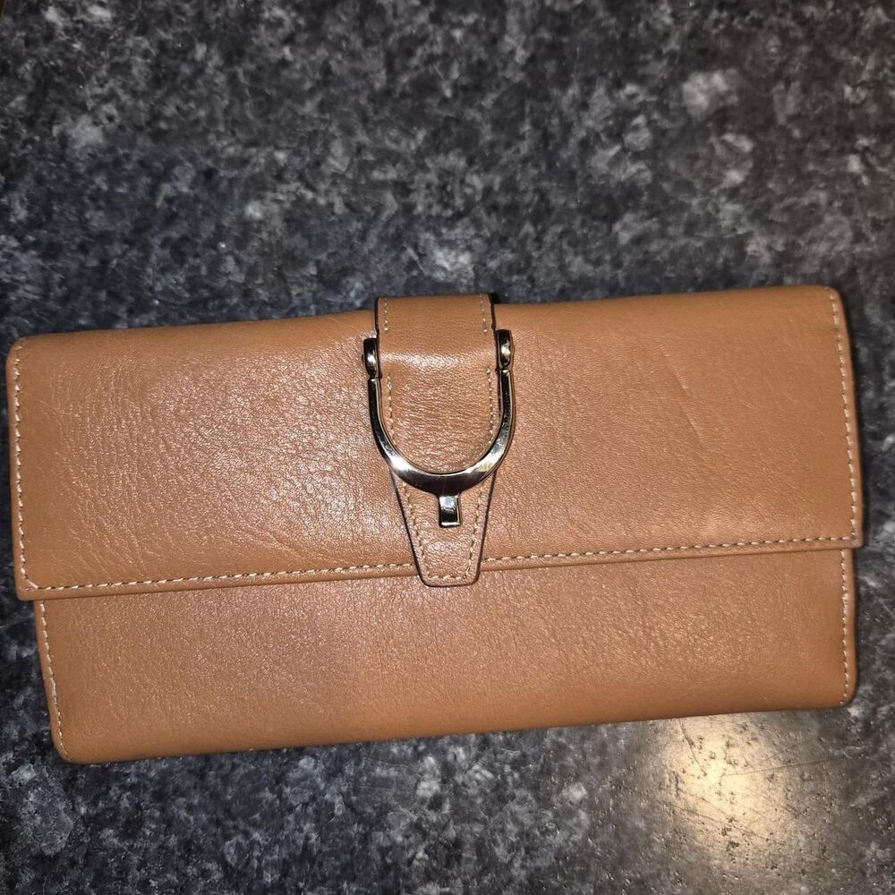Gucci Women's Tan and Brown Wallet-purses